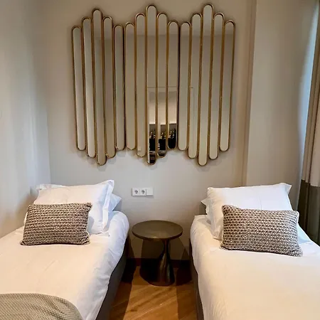 Отель Comfy 5*
