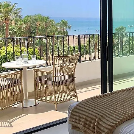 Отель Silken Comfy 5*