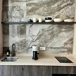 Hotel Comfy 5*