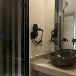 Comfy Hotel
